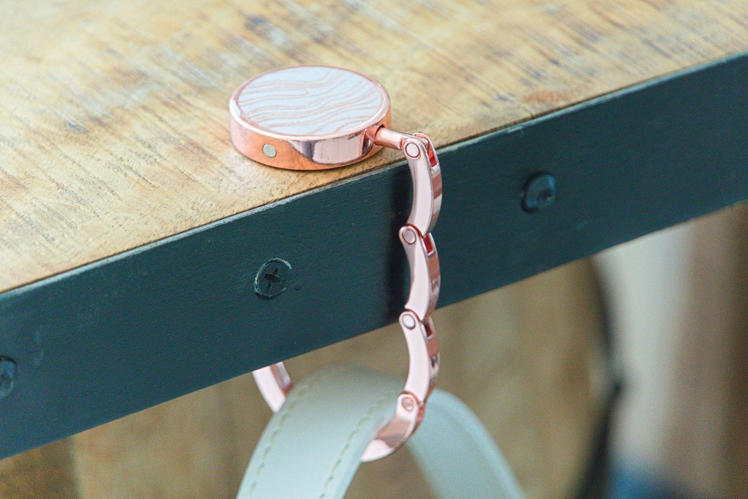 Rosé Woodgrain Purse Hook – Foldable Handbag Hanger - hooked DXB